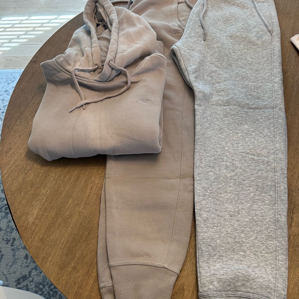 Hollister Taupe Hoodie and Joggers Set - Cozy Two-Piece and grey sweatpants